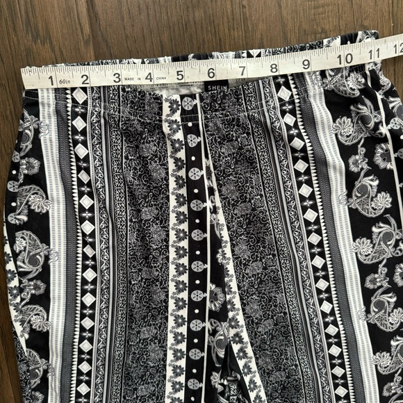 SHEIN Bell Bottom Pants - Picture 5 of 7